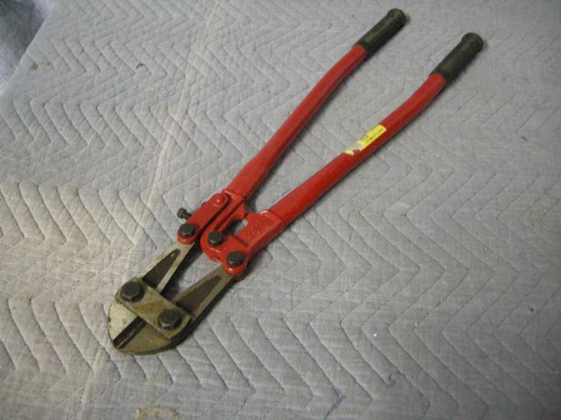 lot 144 image: Tool Shop 24" bolt cutter. Goo...