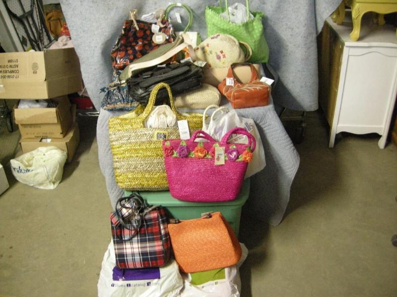 lot 147 image: Group of MANY purses, handbags, som...