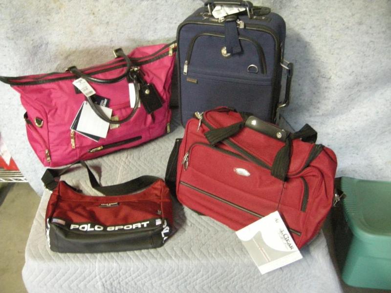 lot 153 image: Like new travel bags....