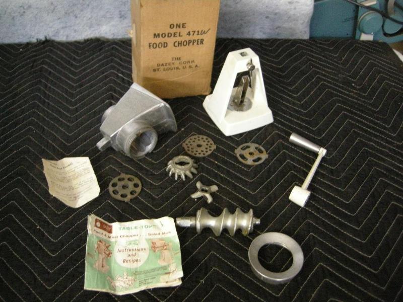 lot 28 image: Vintage Dazey 471 food chopper....