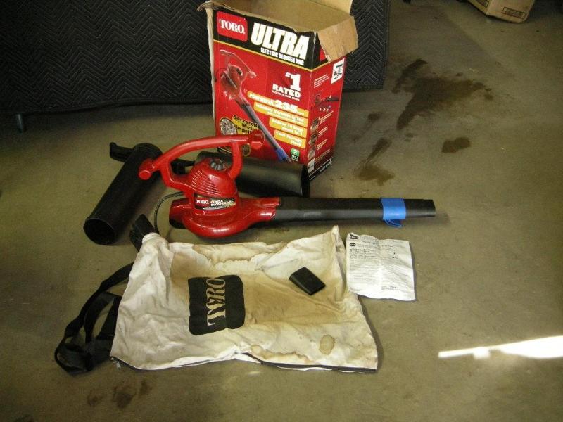 lot 32 image: Toro Ultra electric blower vac...