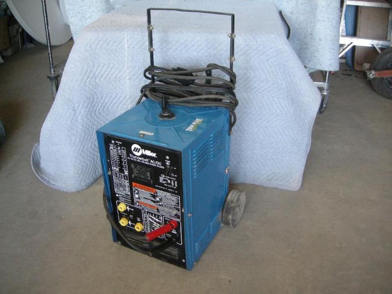 lot 4 image: Miller Thunderbolt ACDC portable a...