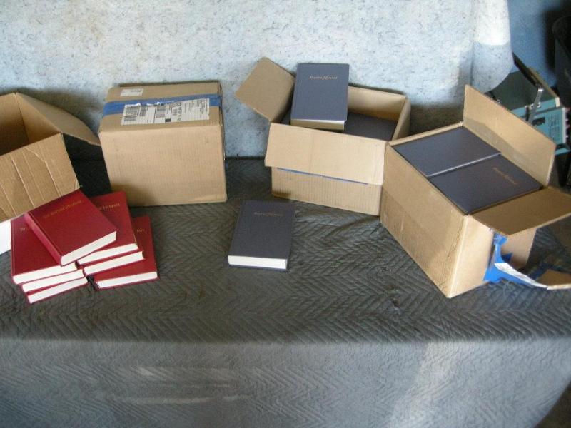 lot 48 image: 35 Baptist hymnals, blue, like new....