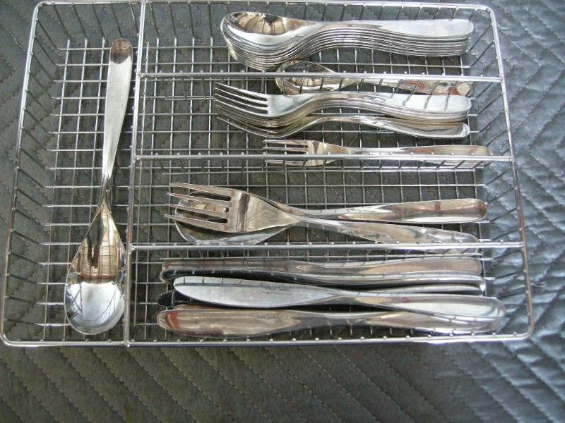 lot 56 image: Robert Welch 1810 stainless flatwa...