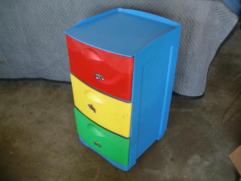 lot 58 image: Roll around plastic 3-drawer storag...