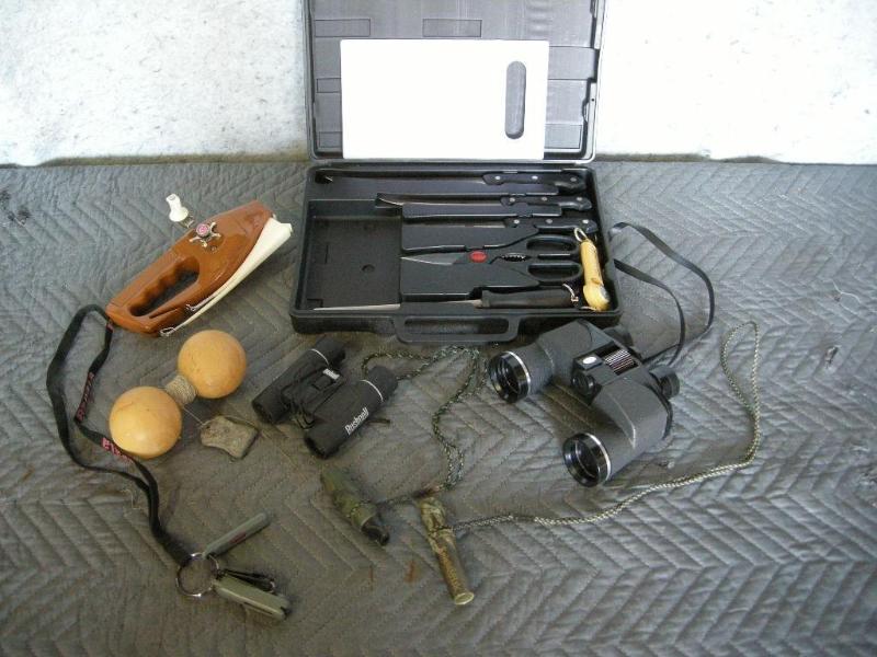 lot 64 image: Outdoor items. Bushnell 12x25 binoc...