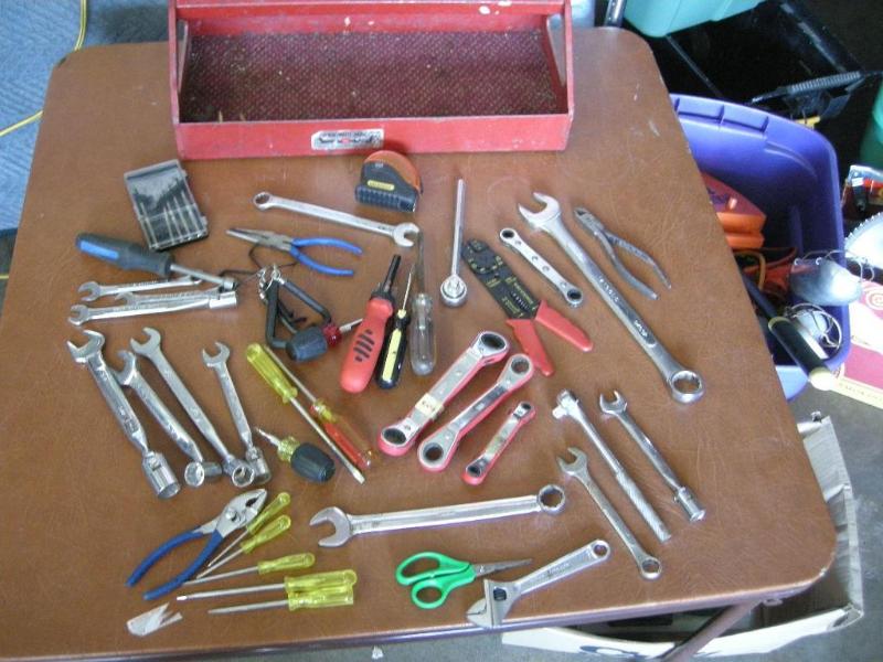 lot 72 image: Misc hand tools including screwdriv...