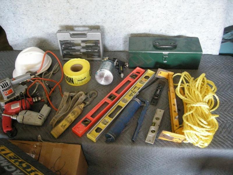 lot 75 image: Group misc tools including levels, ...