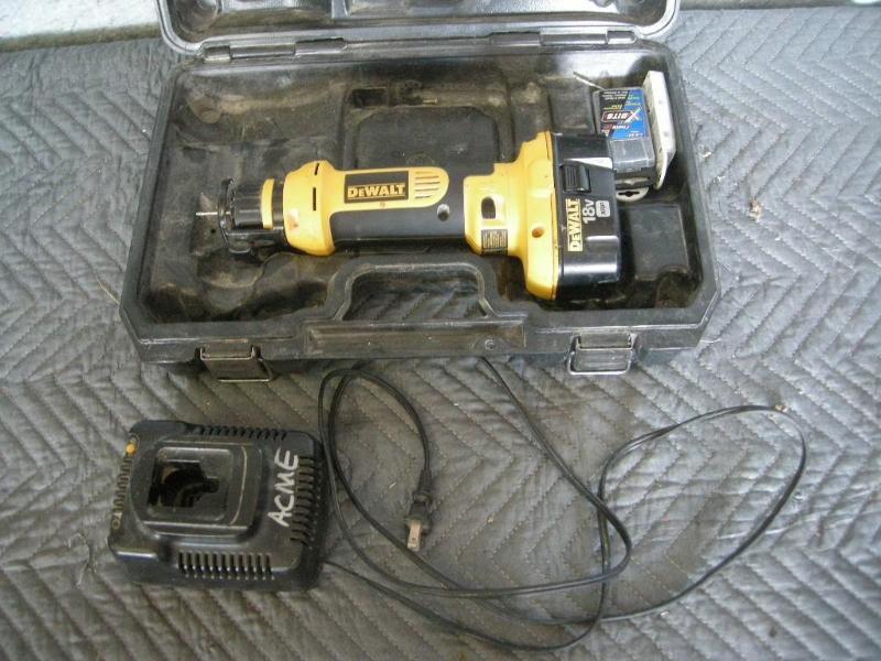 lot 79 image: DeWalt DC550 18v cordless cutoff to...