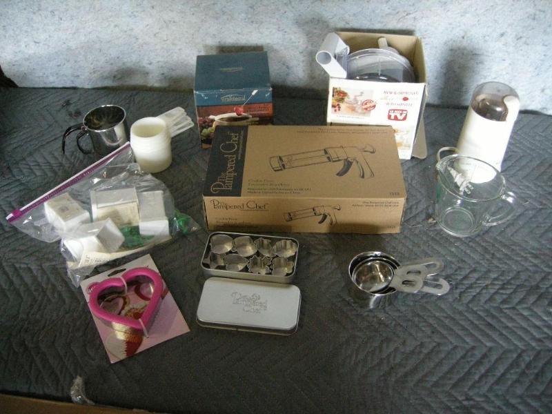 lot 80 image: Group of kitchen items including Pa...