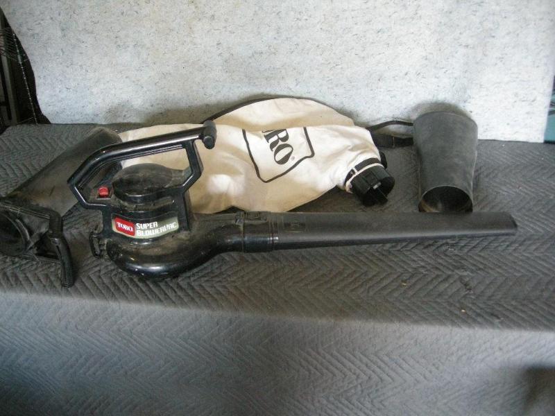 lot 86 image: Toro electric Super Blowervac....