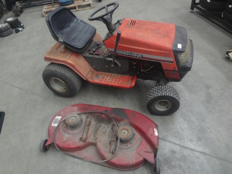 Ranch King 6-Speed Lawn Tractor Wit...