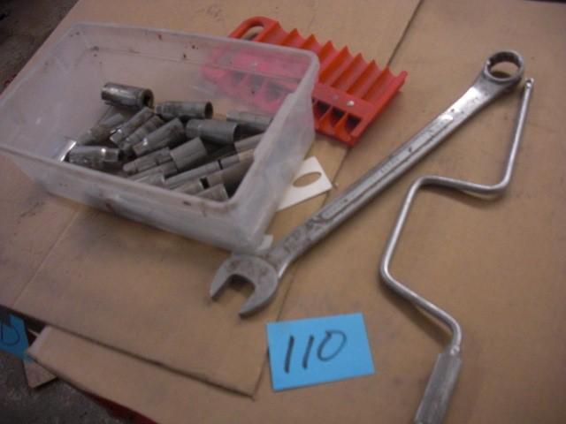 Lot of Spark plug sockets.. 1 14 i...