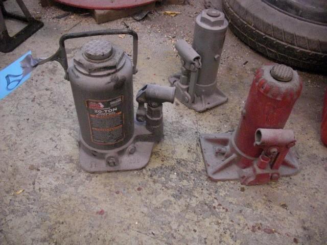 3 hydraulic jacks.. 1, 20 ton BIG R...