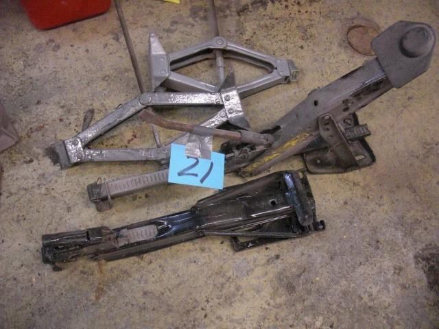 4 scissor jacks as pictured....