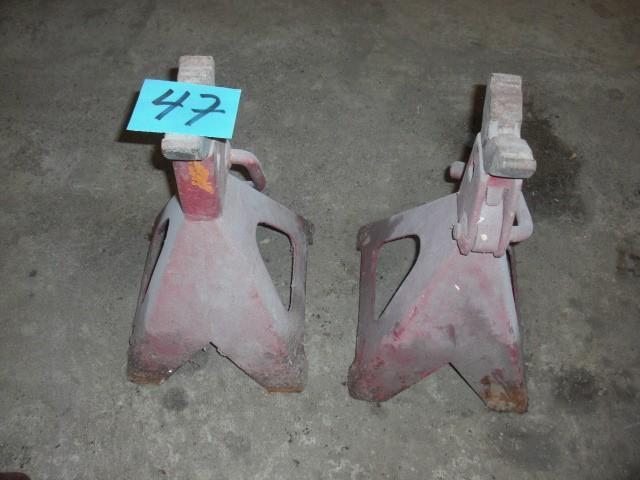 2, Jack Stands.. 15 in to top of ja...