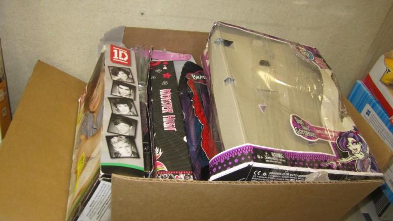 figurines...