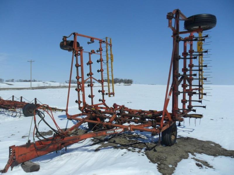 AC 1300 field cultivator 30 with 2...