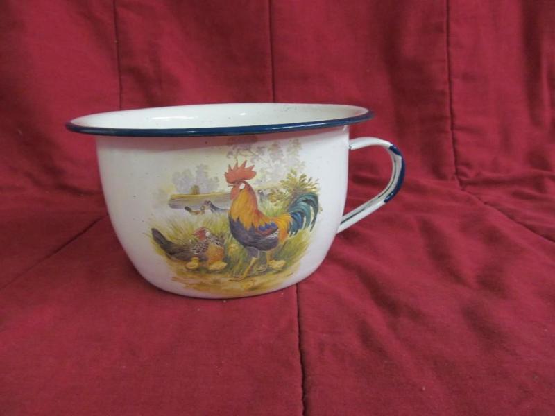 lot 105 image: Chicken Pot...