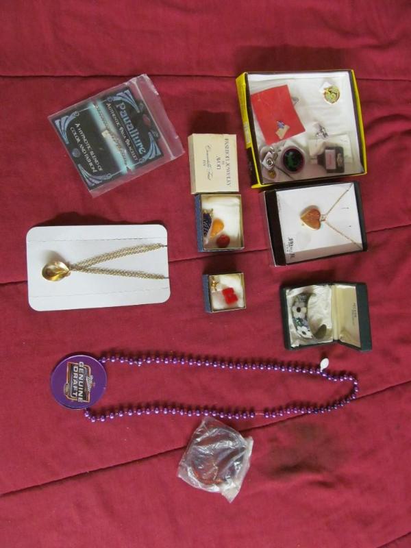 lot 109 image: Box of Costume Jewelry...