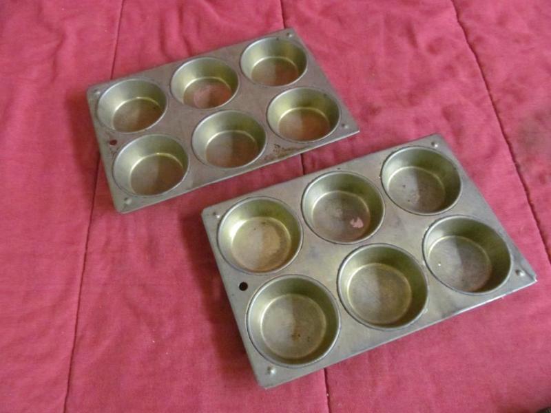 lot 113 image: Muffin Tins - 2...