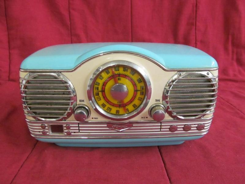lot 116 image: Memorex AMFM CD Player...