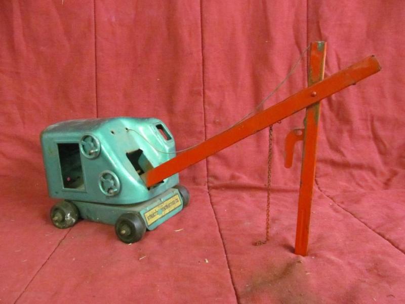 lot 13 image: Structo Construction Crane Metal...