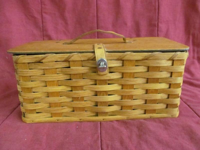 lot 170 image: Amish Handmade Covered Basket 15&qu...
