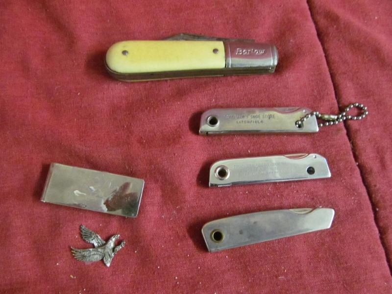 lot 187 image: 4 Knives and 1 Money clip 1 Barlow ...