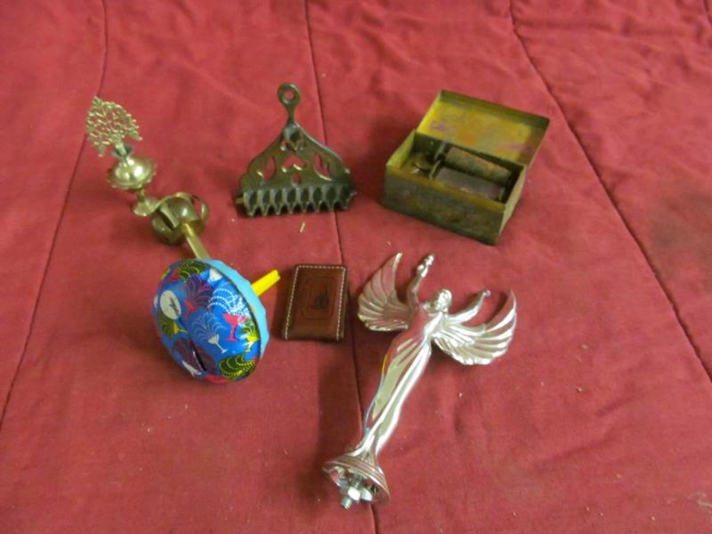 lot 222 image: Music Box, Money Clip, Toy, Metal P...
