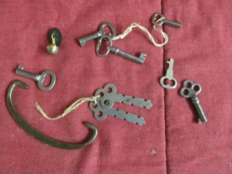 lot 229 image: Assortment of Vintage Keys...