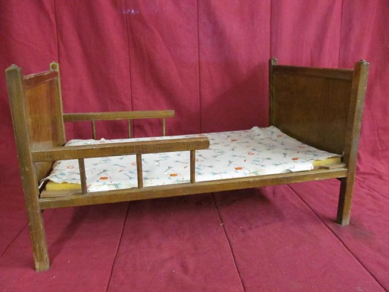 lot 234 image: Vintage Doll Crib, 25 12" Lon...