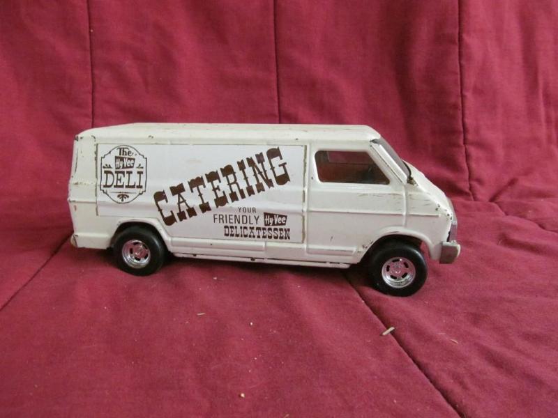 lot 240 image: The Hy&nbspVee&nbspDeli Van 11&qu...