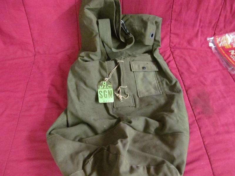 lot 67 image: U.S. Army Duffle Bage -- luggage ta...