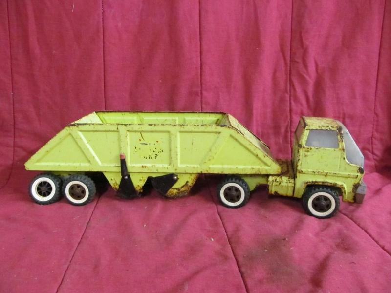 lot 8 image: Tonka Belly Dump Truck 25" met...