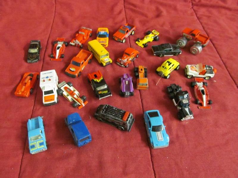 lot 90 image: Group of Matchbox and Hot Wheel Car...