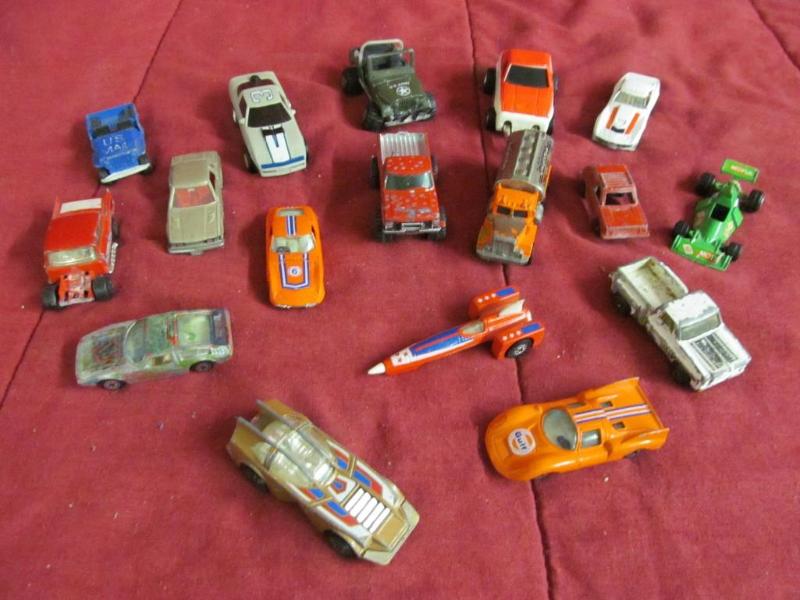 lot 91 image: Group of Matchbox and Hot Wheel Car...