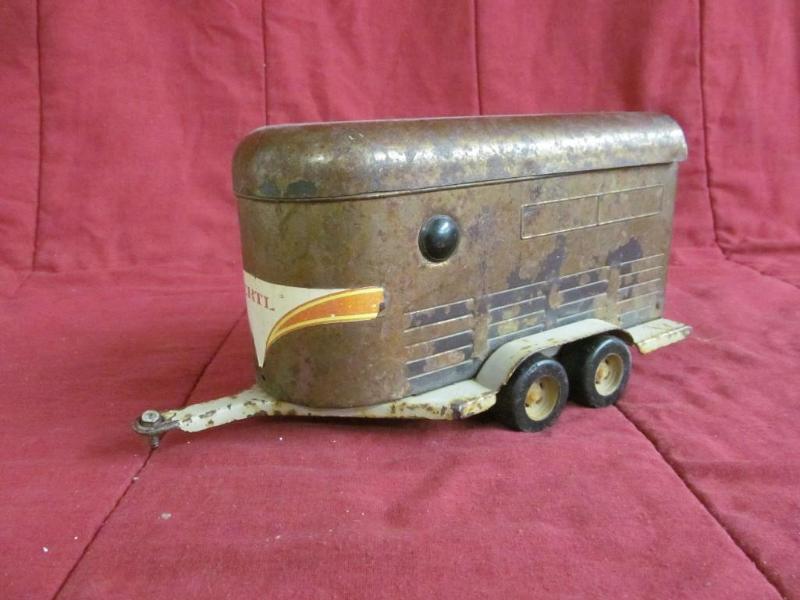 lot 94 image: Ertl Horse Trailer...