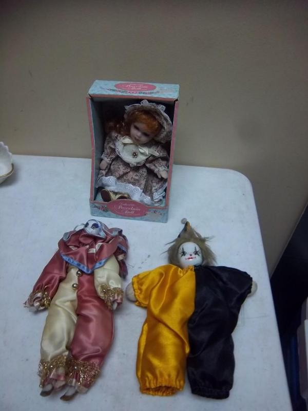 lot 100 image: Clown Doll Lot...