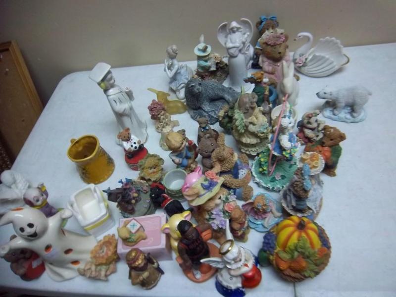 lot 173 image: Large Figurine Lot...
