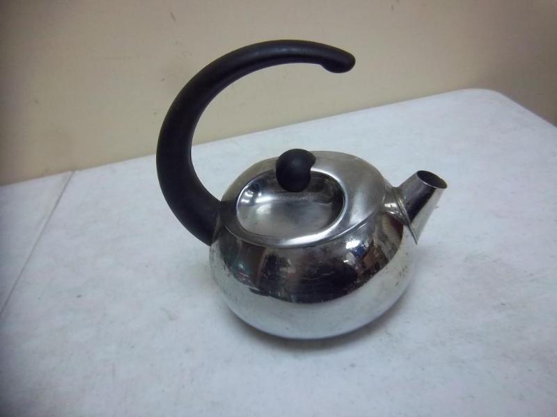 lot 68 image: TRAMONTINA Teapot No Stopper Shows ...