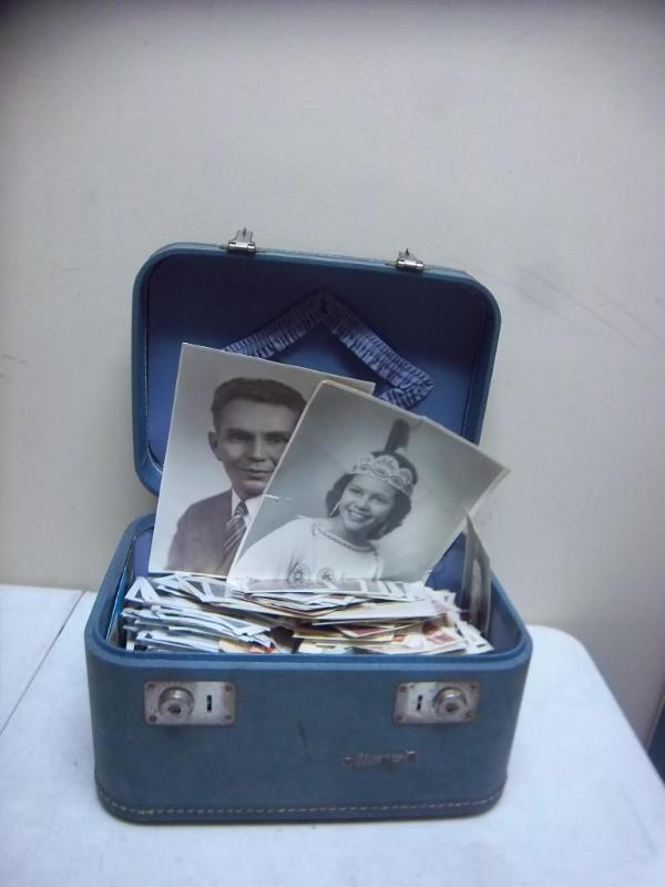 lot 69 image: Makeup Case Full With Old Time Pict...