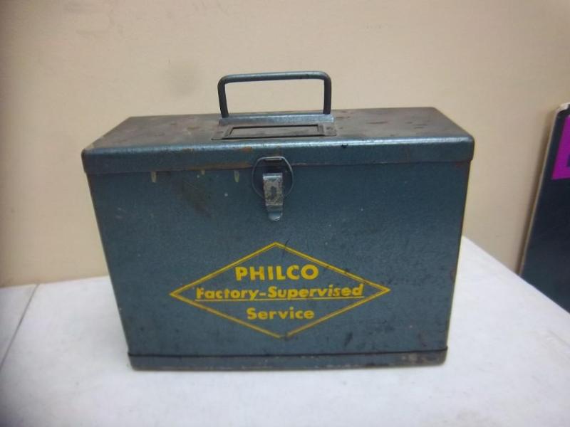 lot 83 image: Vintage Philco&nbspMetal Box ...