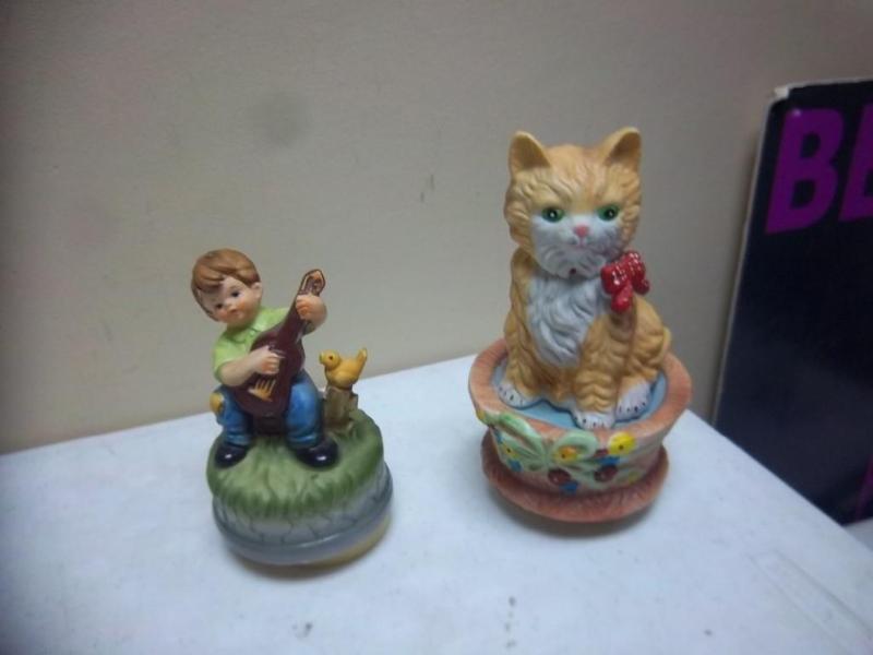 lot 98 image: Wind Up Musical Figurines ...