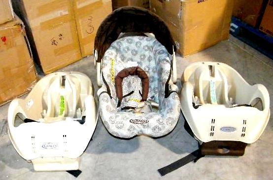 lot 99 image: Graco&nbspChild Car Seat Set - Has...