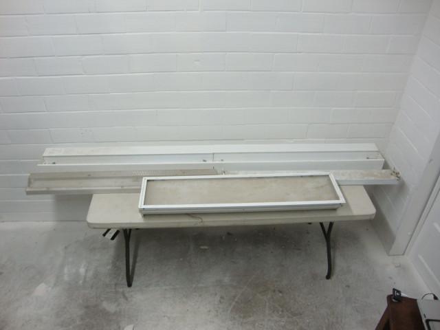 lot 122 image: Fluorescent Light Fixtures, lot of ...