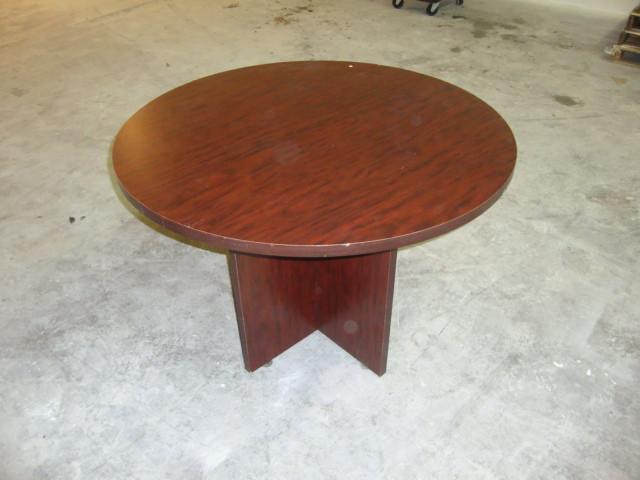 lot 138 image: Round Table, 42in wide, 30in tall, ...