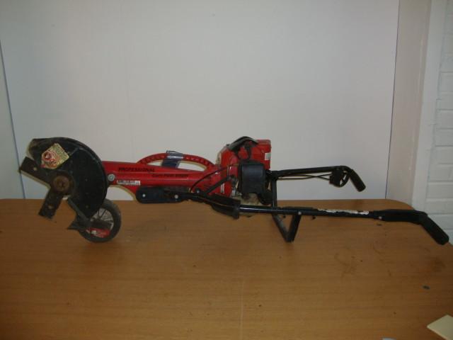lot 27 image: Atom model 601 Cart Path Edger, wor...