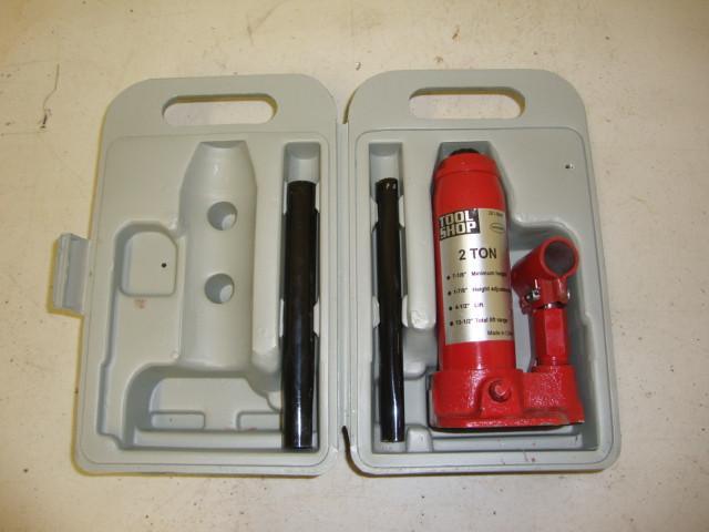 lot 29 image: 2 Ton Bottle Jack with Case...