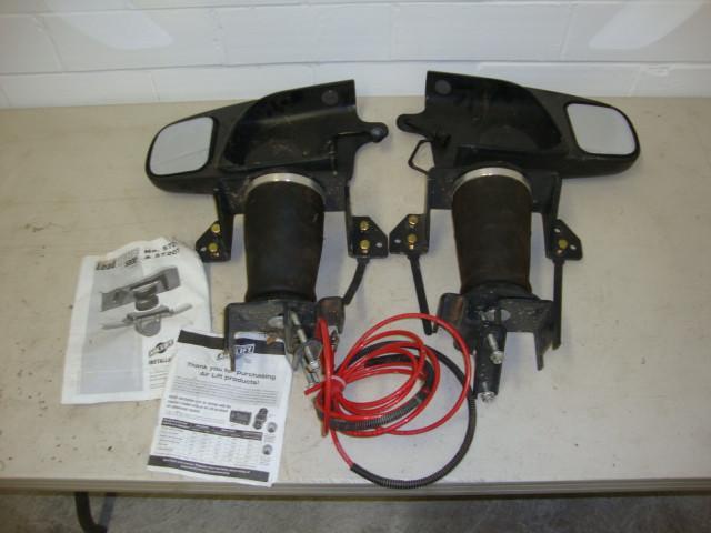 lot 31 image: Lot of Air Lift Load Lifter 5000 Ai...